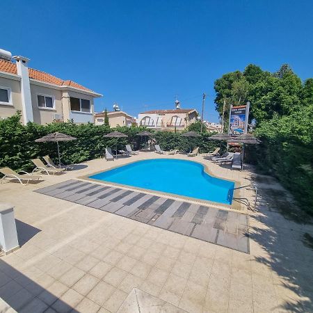 Shades Of Blue Apartment Larnaca Bagian luar foto