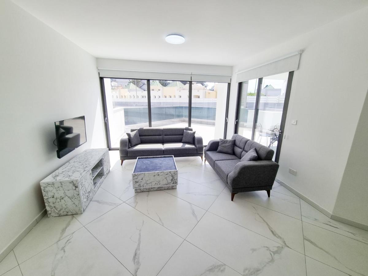 Shades Of Blue Apartment Larnaca Bagian luar foto