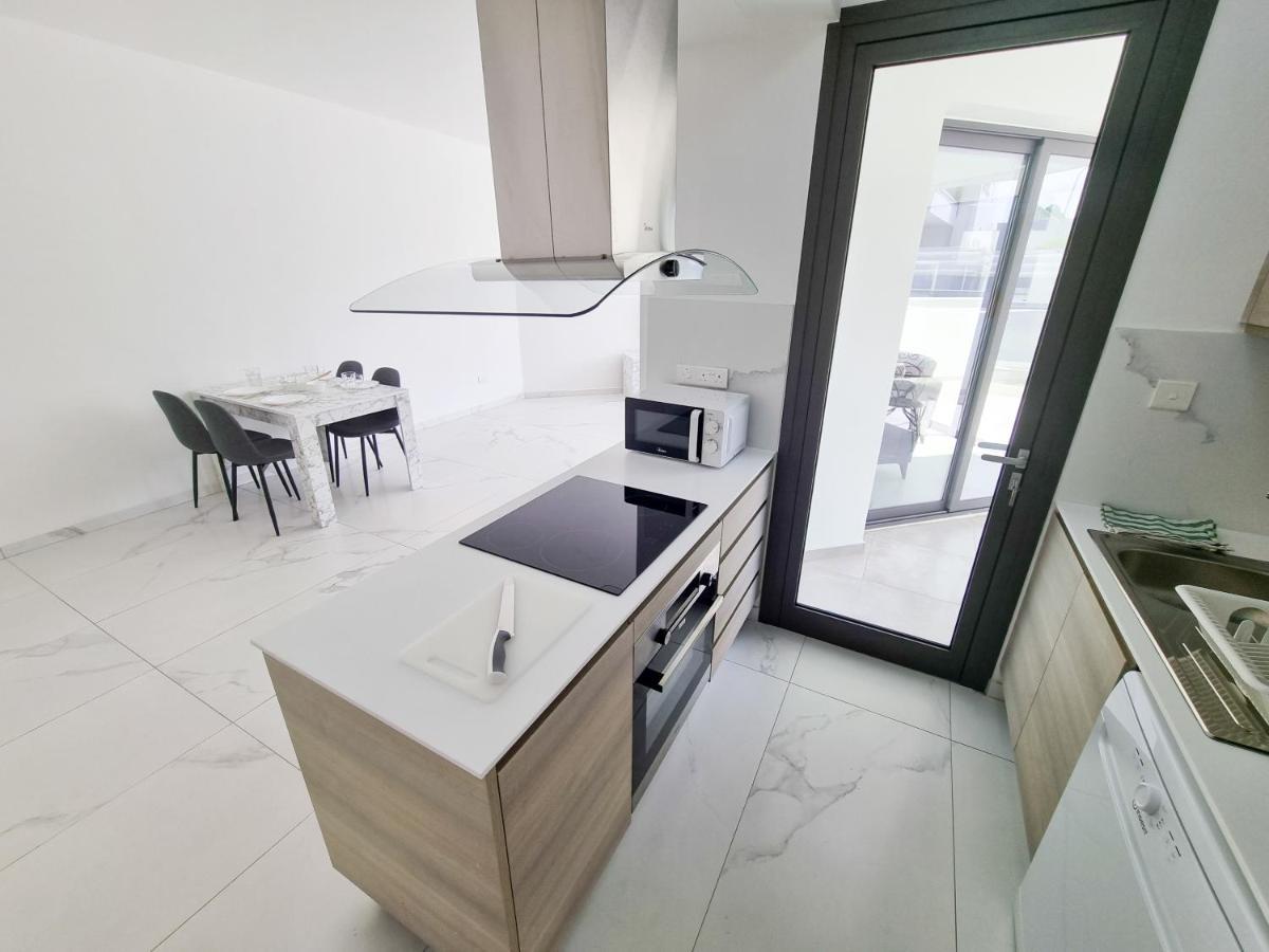 Shades Of Blue Apartment Larnaca Bagian luar foto