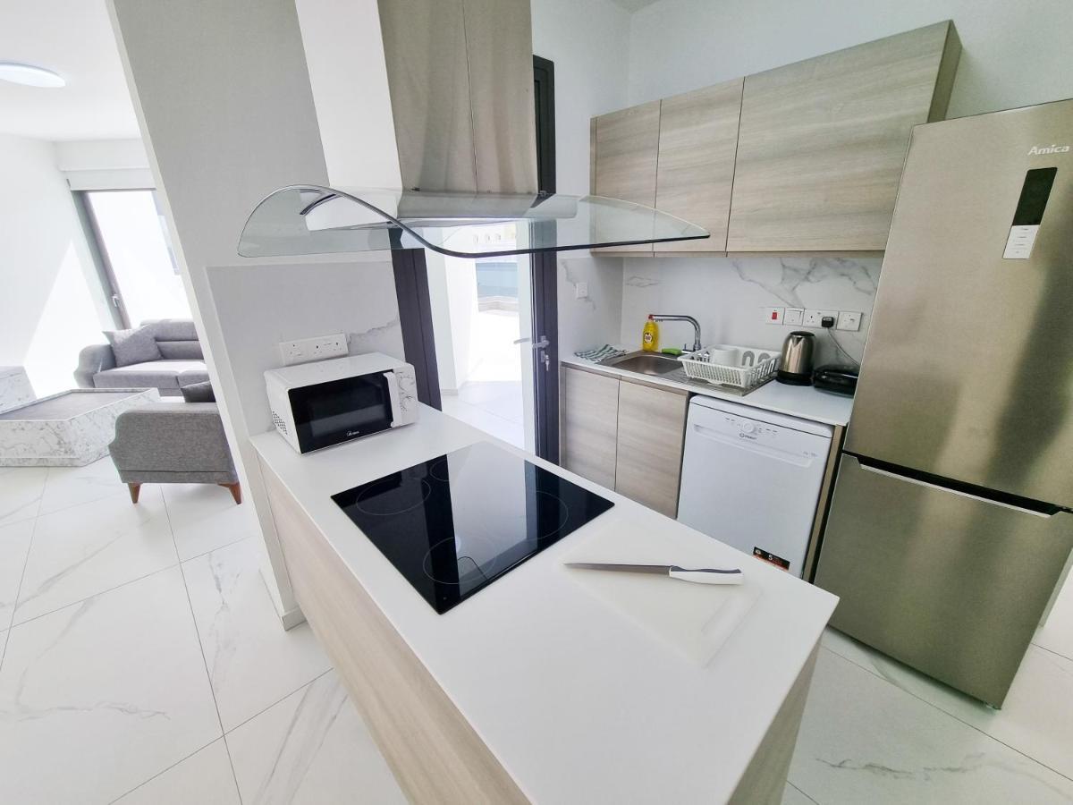 Shades Of Blue Apartment Larnaca Bagian luar foto