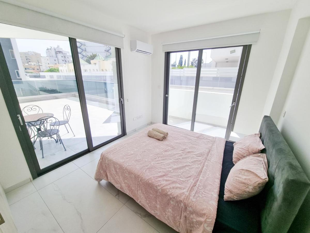Shades Of Blue Apartment Larnaca Bagian luar foto
