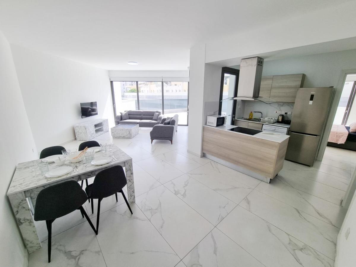 Shades Of Blue Apartment Larnaca Bagian luar foto
